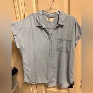 Light blue denim button up short sleeve shirt size large
